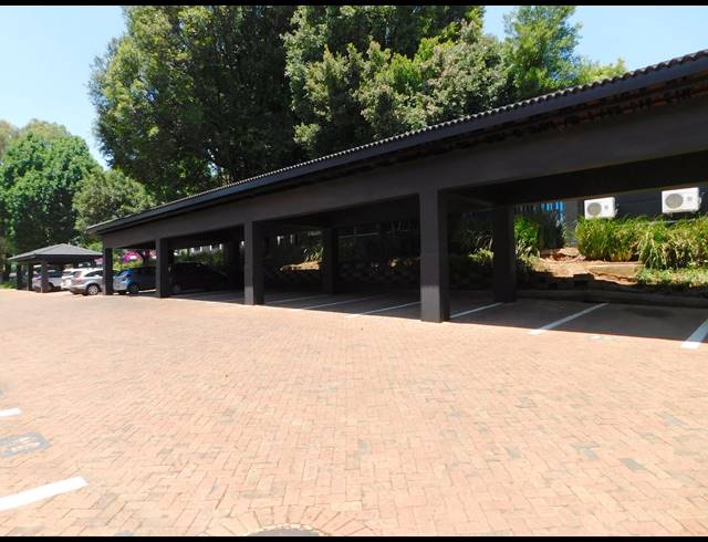 135M² OFFICE TO LET IN HYDE PARK